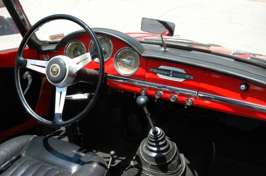 Торпедо Alfa Romeo Giulietta Spider 1961 года  (фото 21 из 36)